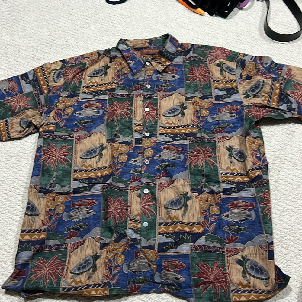 EUC Tori, Richard Island vibe short sleeve shirt